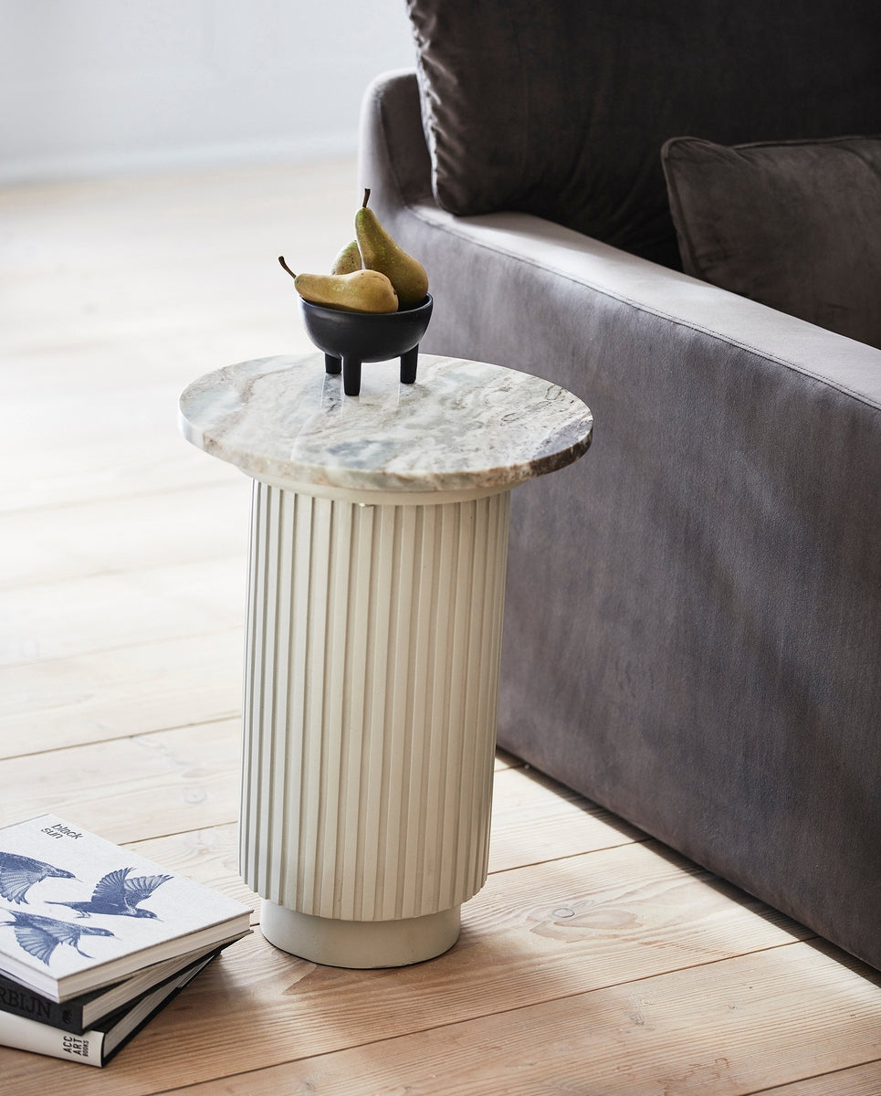 ERIE rundt sidebord i træ og marmor - ø40 cm - råhvid, brun, beige
