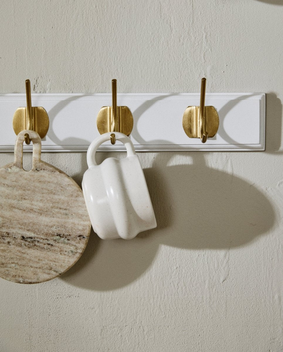 EDGY knagerække i træ med 8 messing knager - 90 cm - hvid